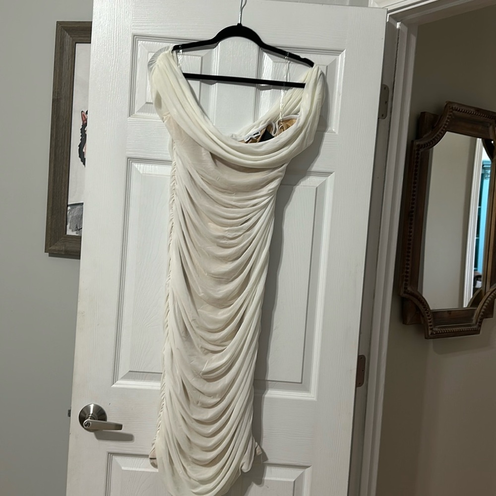 Fashion nova body con white dress never worn